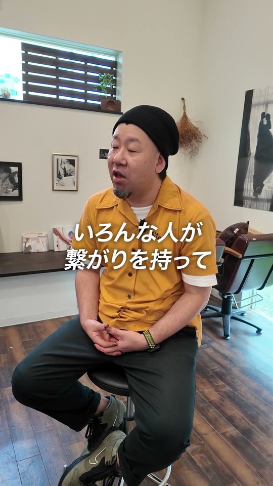 制作したショート動画のサムネイル：美容室のオーナーが話している様子
